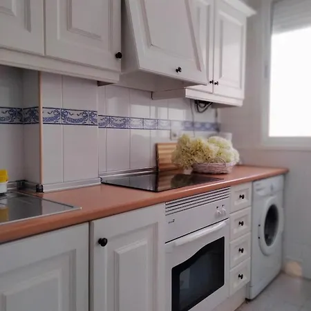 Apto. Palmeras, Playa De La Cachucha. Wifi, A/c Apartment